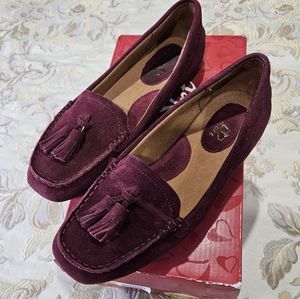 I comfort burgundy loafers. Very nice and Walking In Heaven.